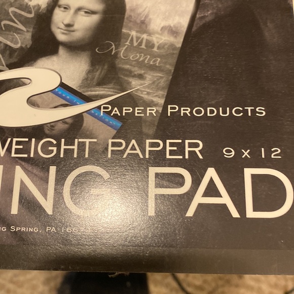 NWT  4 Drawing Pads, heavy weight paper, 9 x 12, each pad containing 24 sheets - Picture 3 of 3
